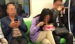 娱乐吃瓜酱坐地铁,揭秘都市生活百态